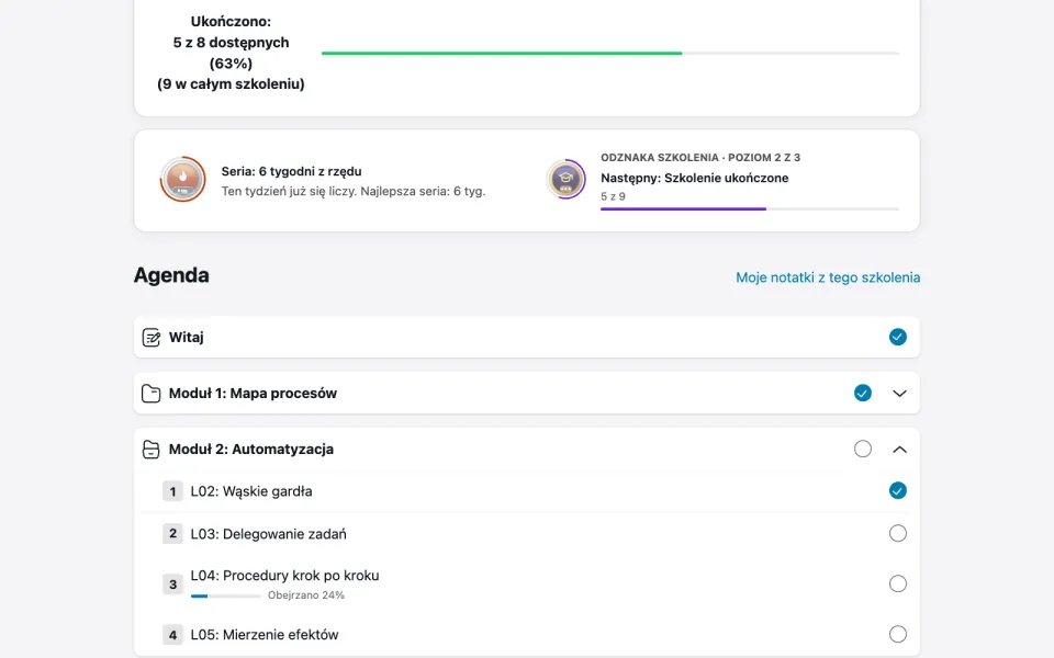Ta sama platforma w niebieskich barwach slowbiz: strona kursu z agendą